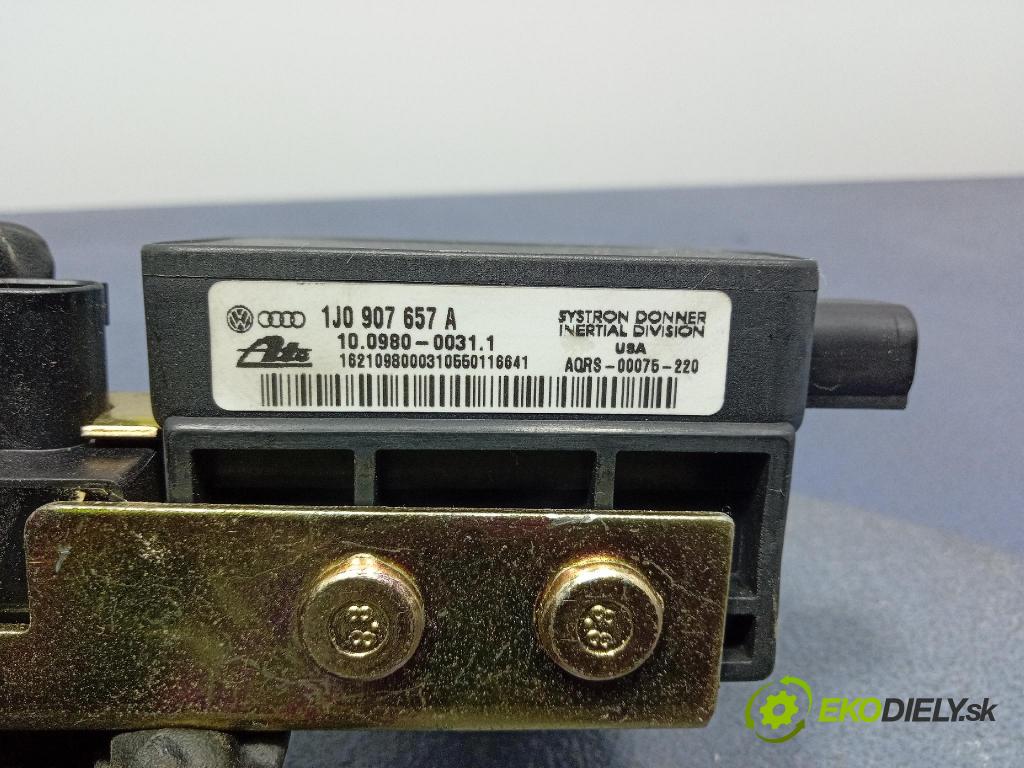 Volkswagen Golf 2000 snímač ESP. 1J0907651A