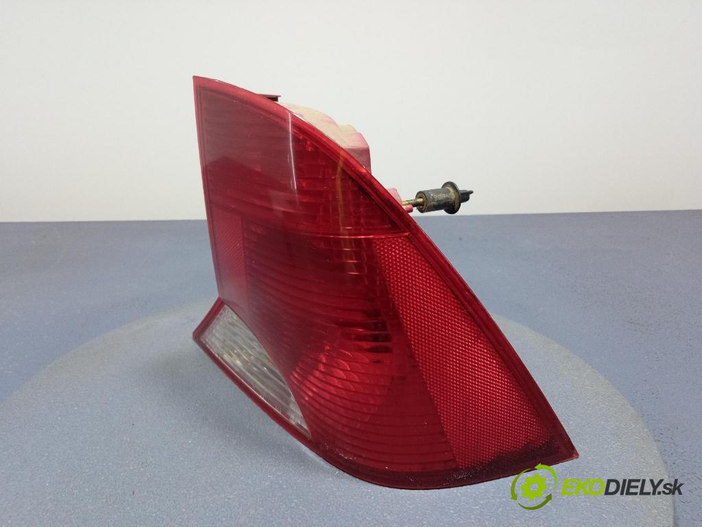 Ford Focus 2000 svetlo / reflektor zad Prava: Vonkajsia: