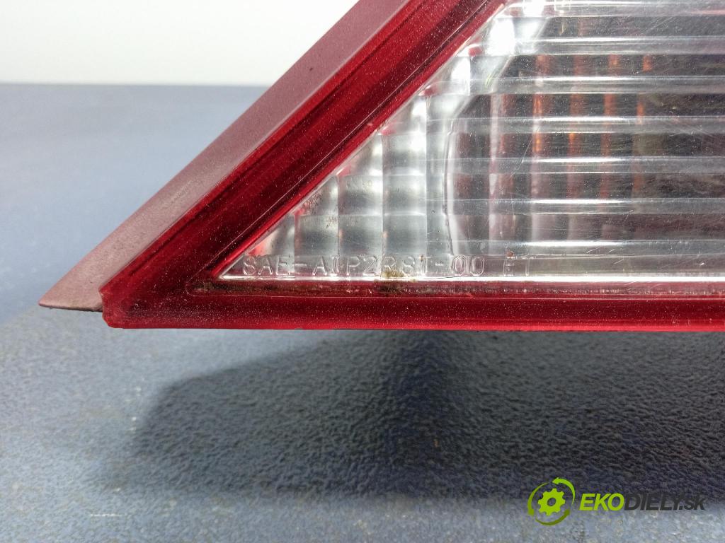 Ford Focus 2000 svetlo / reflektor zad Prava: Vonkajsia: