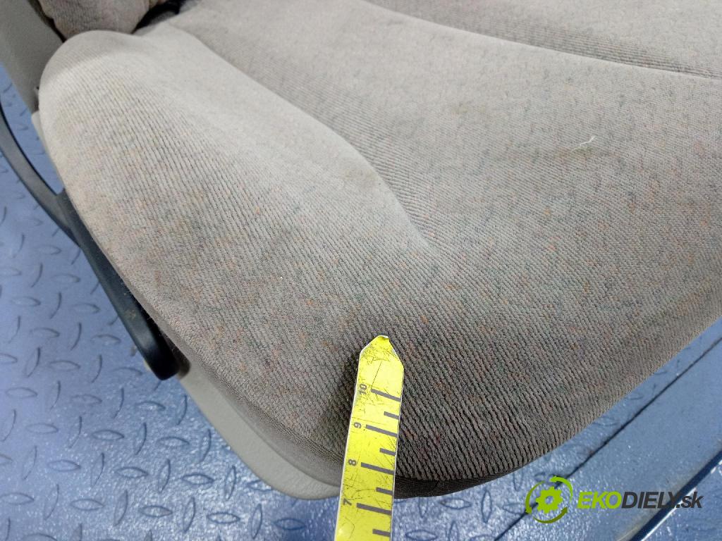 Dodge Caravan 2001 Sedadlo zadní