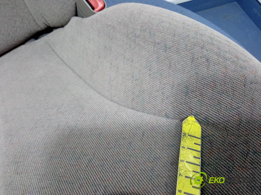 Dodge Caravan 2001 Sedadlo zadní