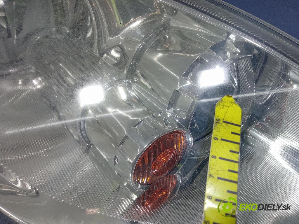 Mitsubishi Colt 2005 světlo v pravo: 0301208202