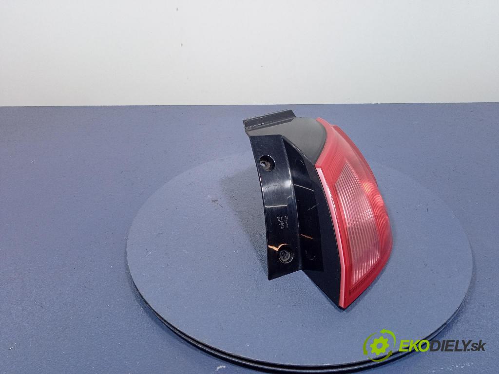 Mitsubishi Colt 2005 svetlo / reflektor zad Prava: Vonkajsia: MR957366