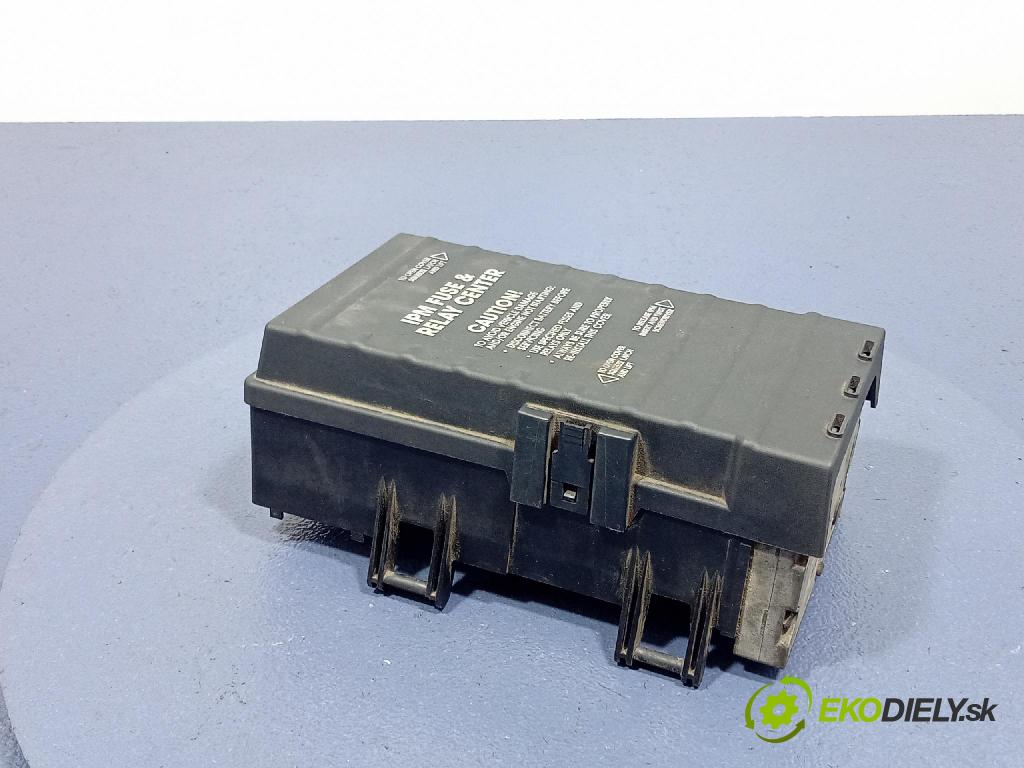 Dodge Caravan 2001 skříňka Pojistky 04869000AJ