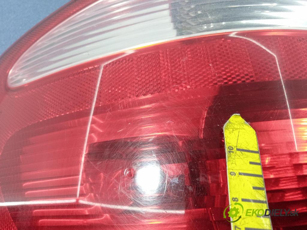 Dodge Caravan 2001 svetlo / reflektor zad ľavá Vonkajsia: