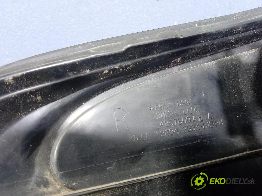 Dodge Caravan 2001 svetlo / reflektor zad Prava: Vonkajsia: 4857600AE