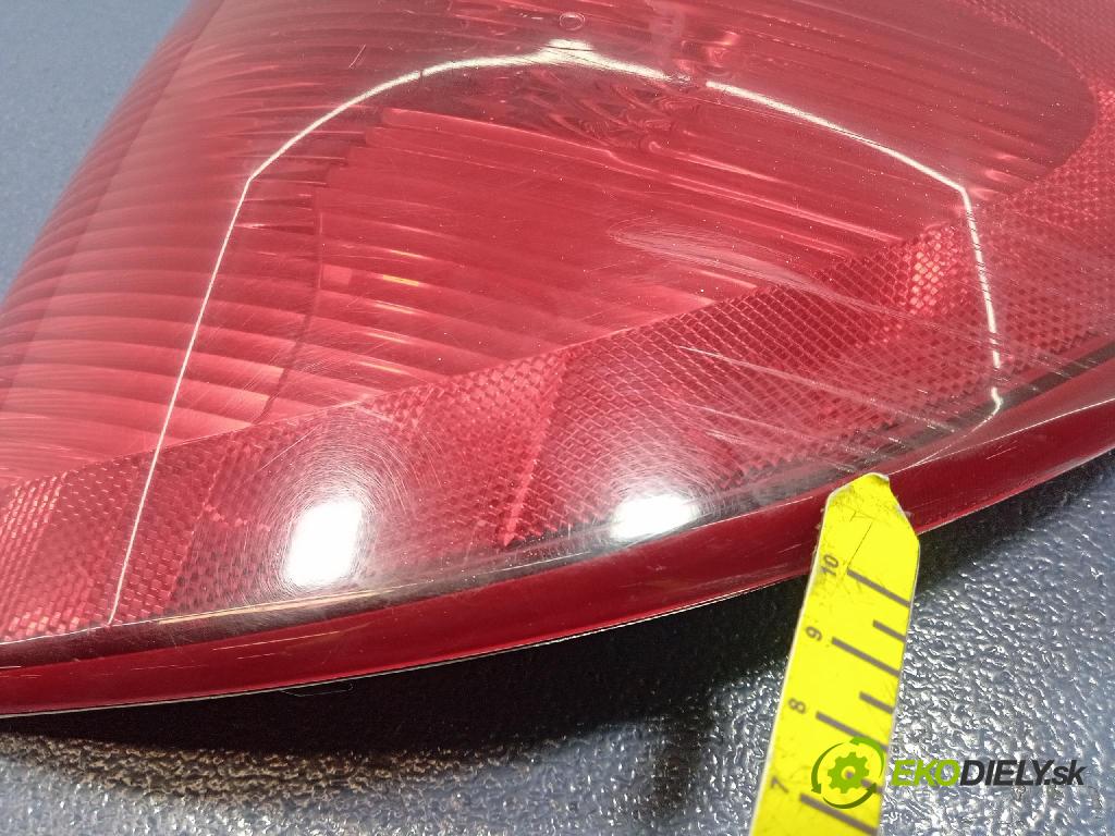 Dodge Caravan 2001 svetlo / reflektor zad Prava: Vonkajsia: 4857600AE