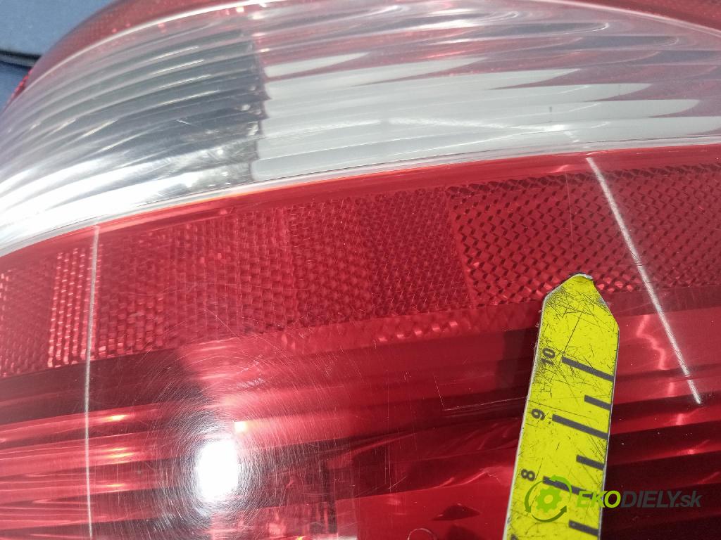 Dodge Caravan 2001 svetlo / reflektor zad Prava: Vonkajsia: 4857600AE