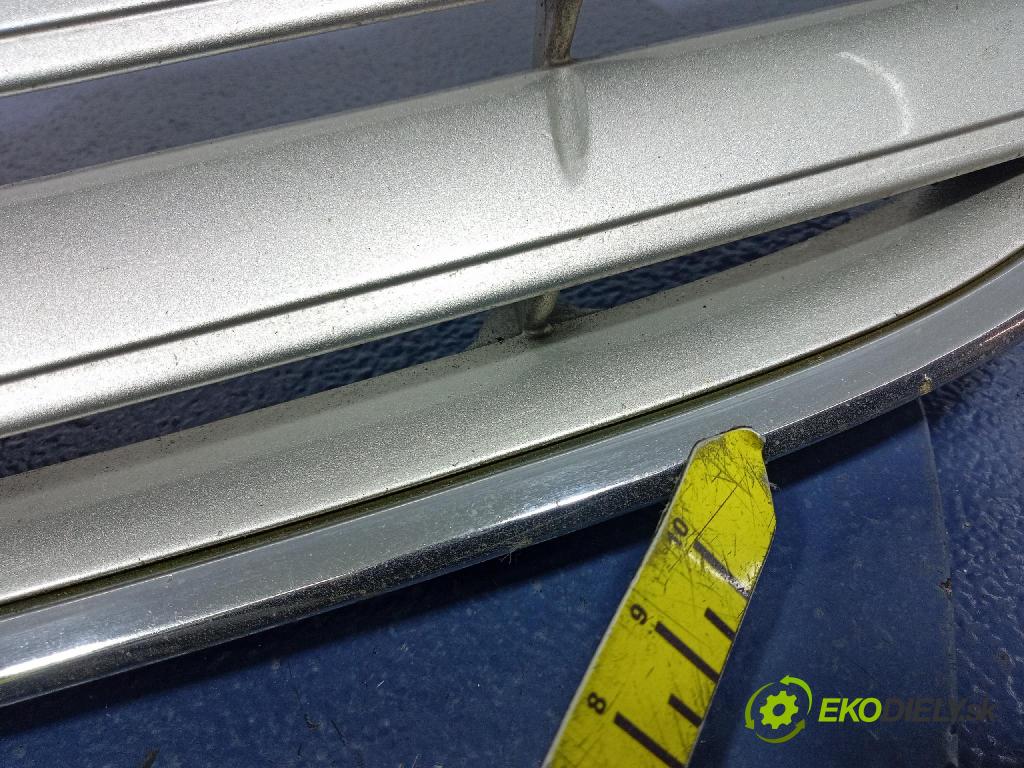 Toyota Corolla 2004 mřížka / Gril: