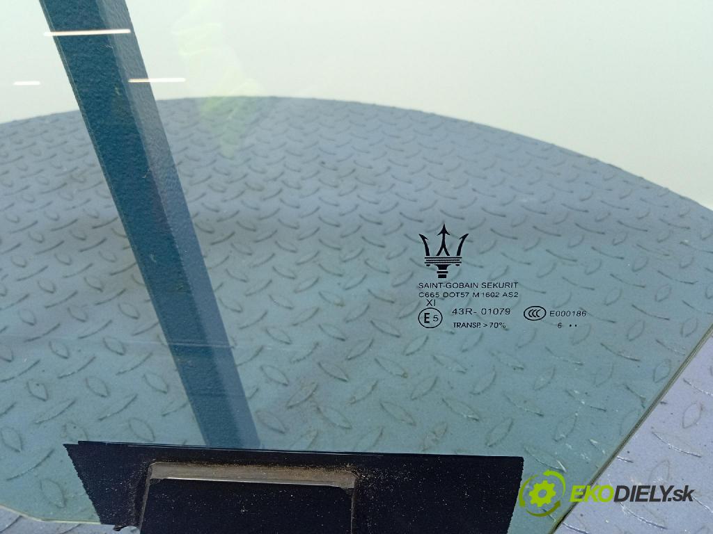 Maserati Levante 0 sklo dveře před levá
