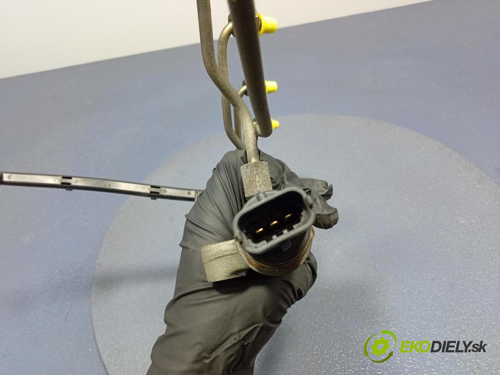 Honda Accord 2005 lišta Zásobování 107780-0210