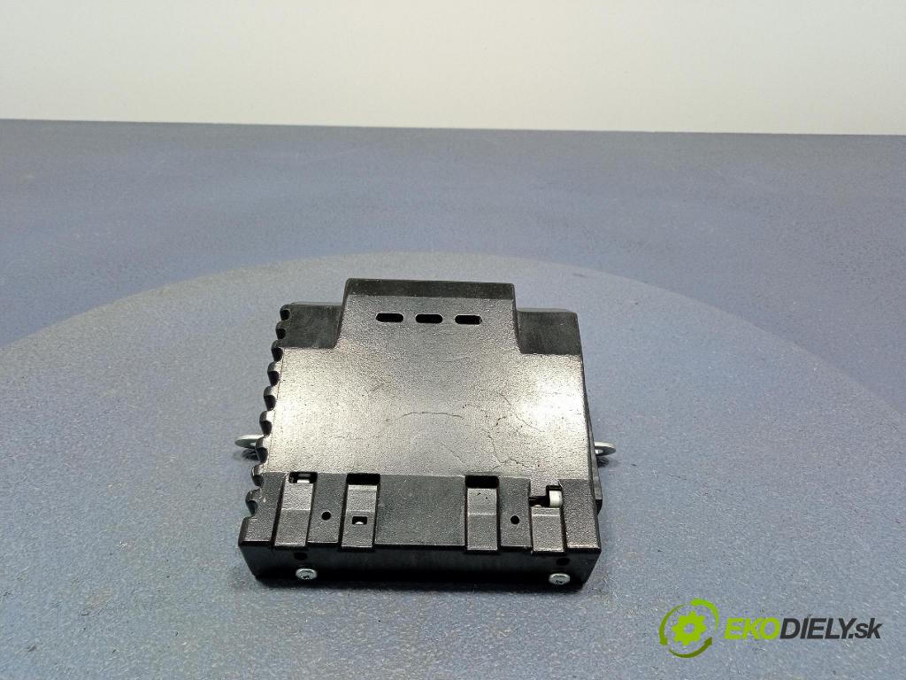 Honda Accord 2005 Zesilovač: