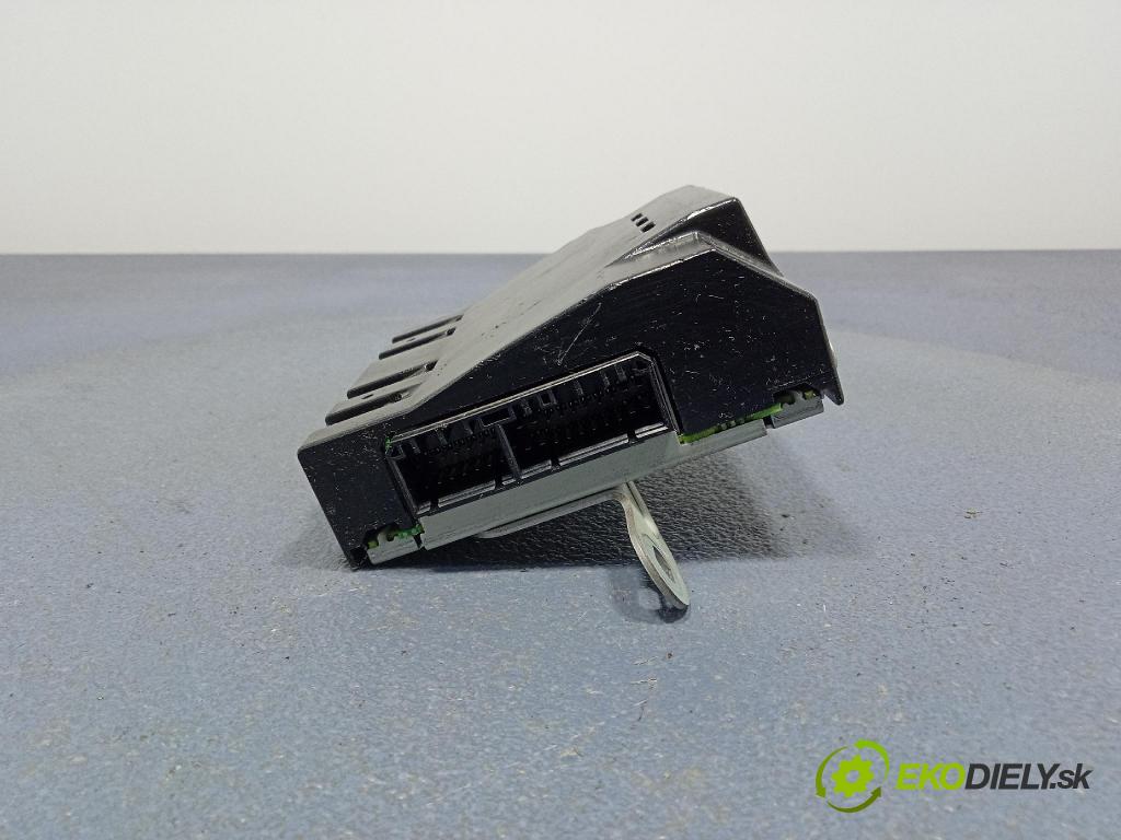 Honda Accord 2005 Zesilovač: