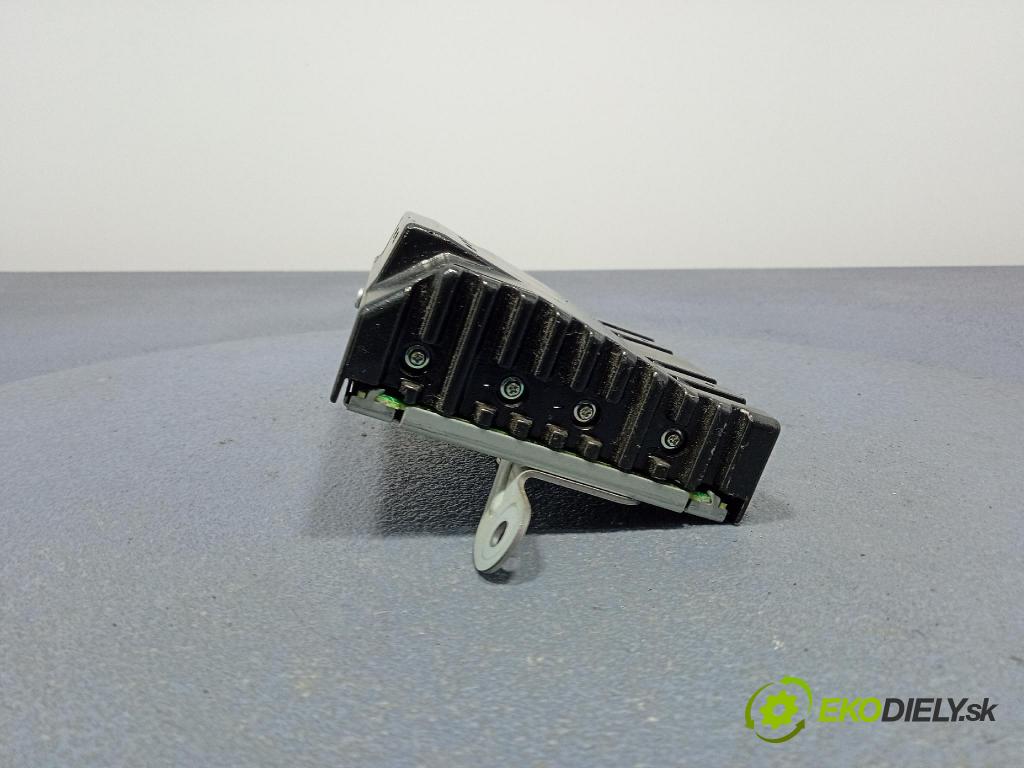 Honda Accord 2005 Zesilovač: