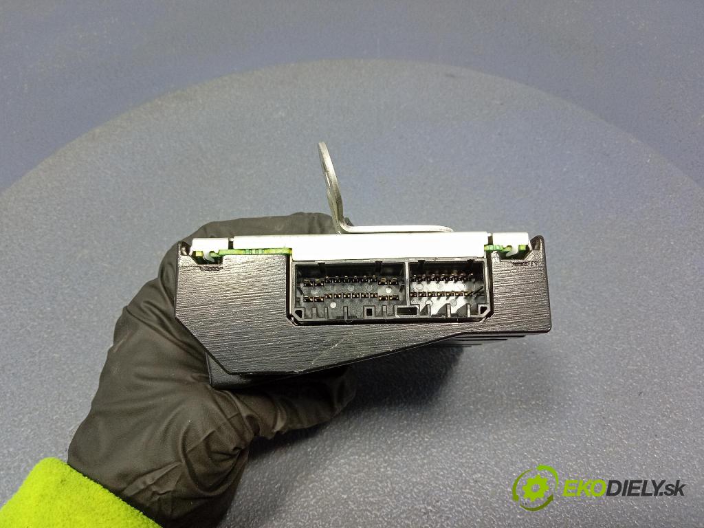 Honda Accord 2005 Zesilovač: