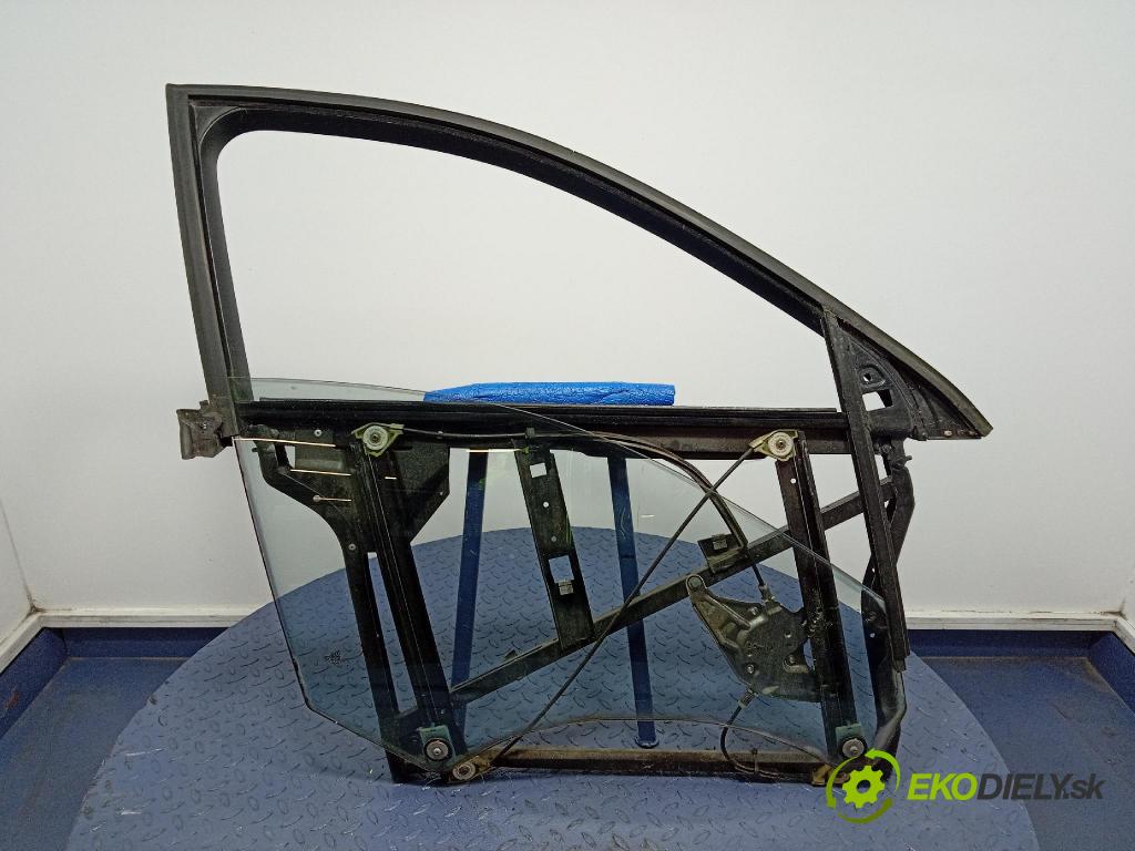 Audi A6 2004 sklo dvere Predné Prava: