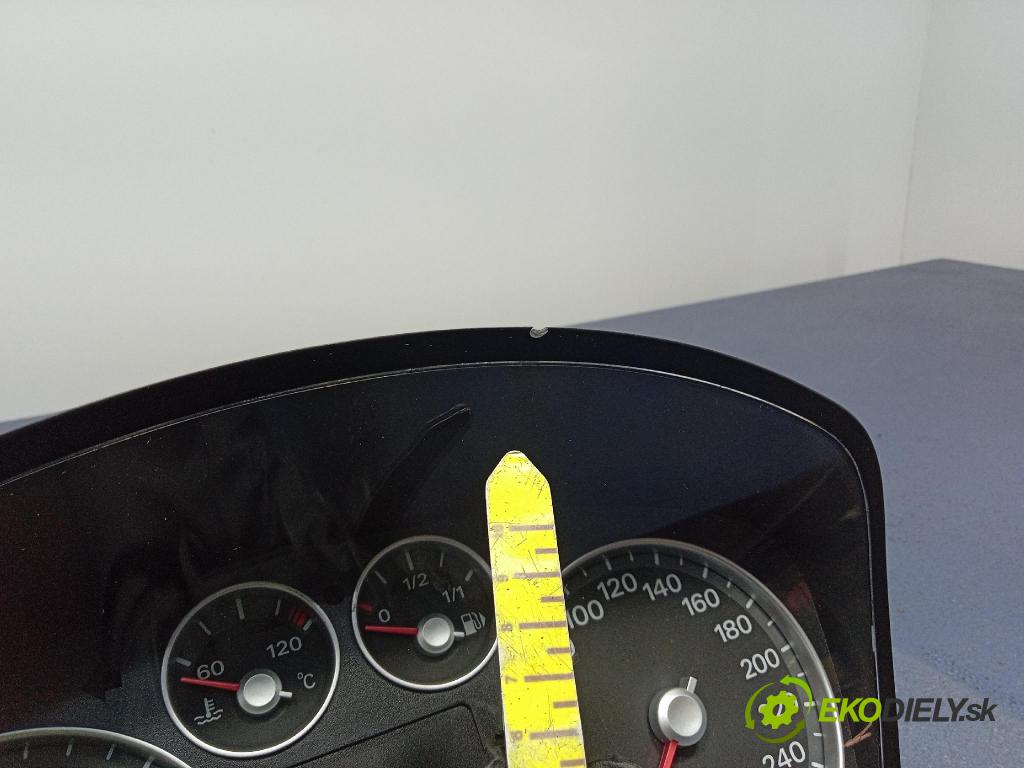 Ford Focus 2006 Přístrojová deska 4M5T-10849-GR