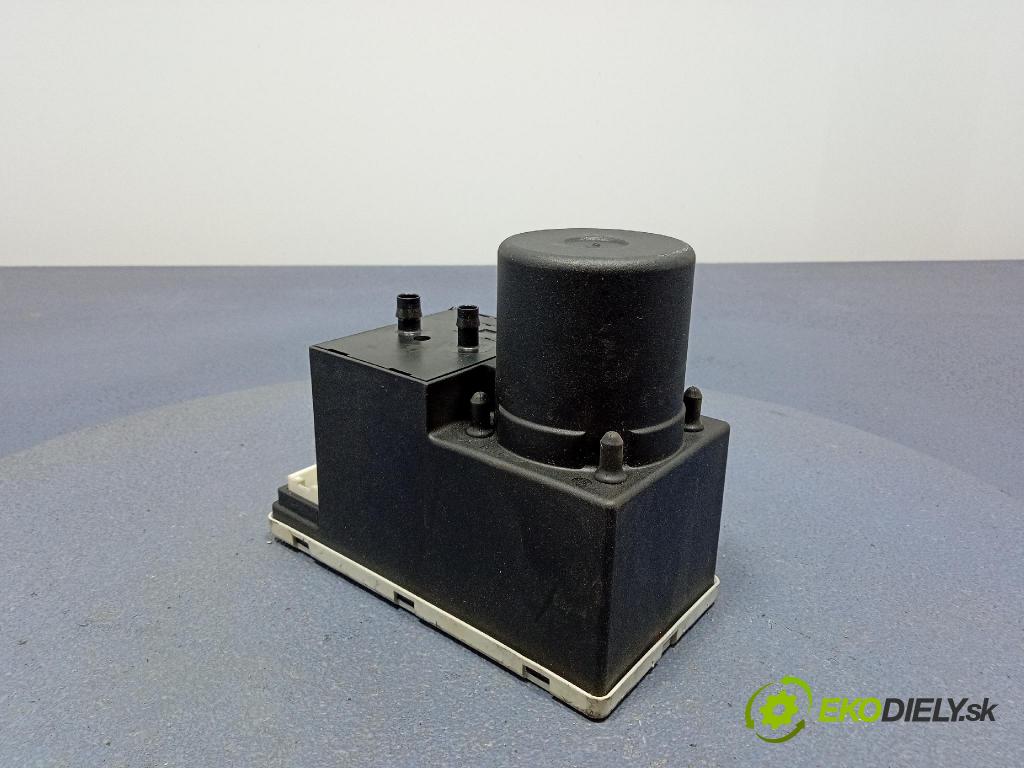 Audi A3 2000 čerpadlo Centrální Zámek 8L0862257K