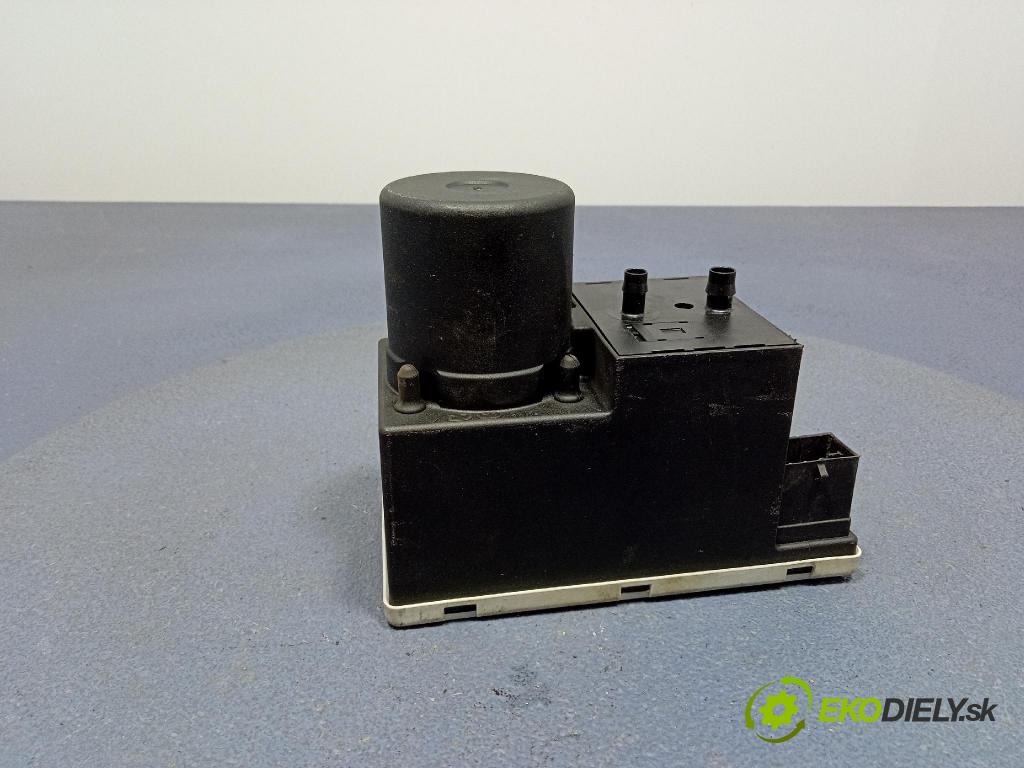 Audi A3 2000 čerpadlo Centrální Zámek 8L0862257K