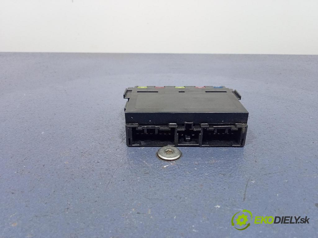 Lexus GS 2007 skříňka Pojistky 89211-53020