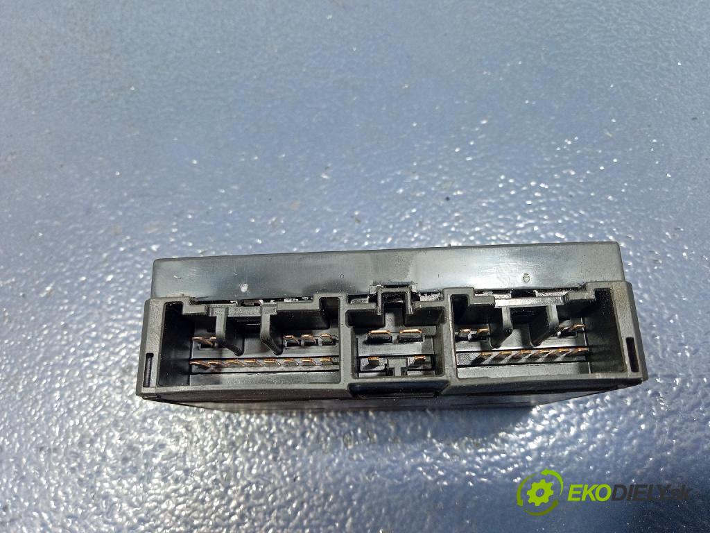 Lexus GS 2007 skříňka Pojistky 89211-53020