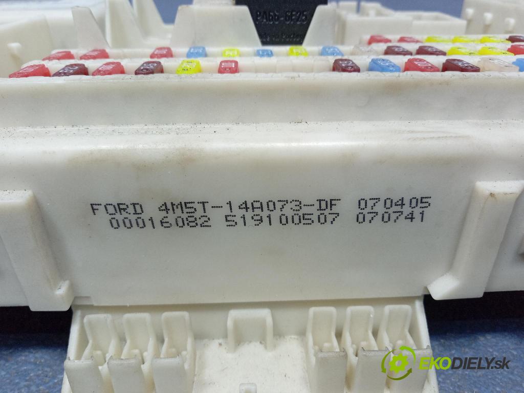 Ford Focus 2005 skrinka Poistky: 4M5T14A073DF