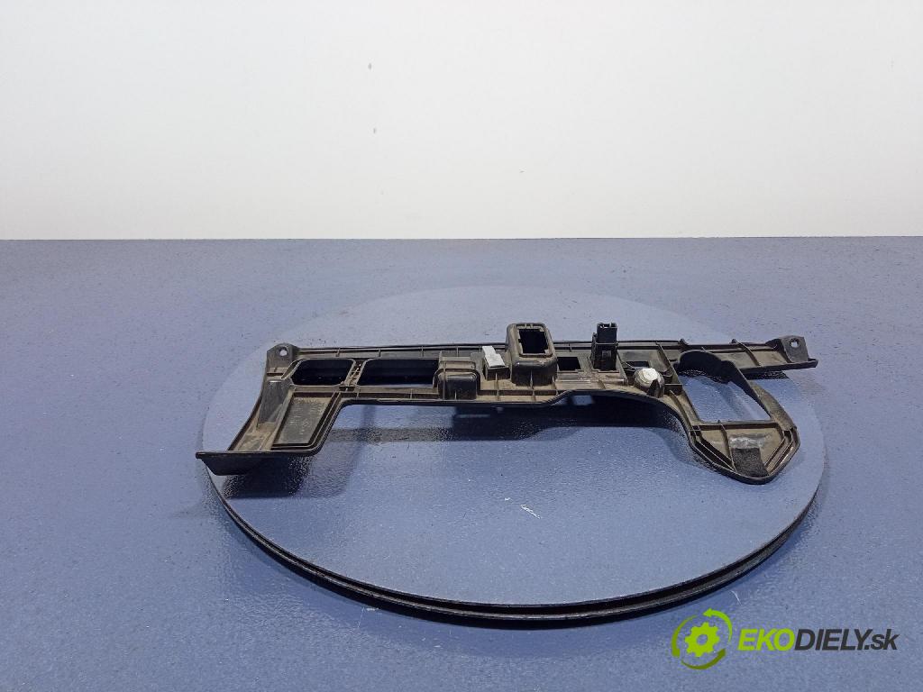 Lexus GS 2007 kryt Plast: Interiéry: 55606-30230
