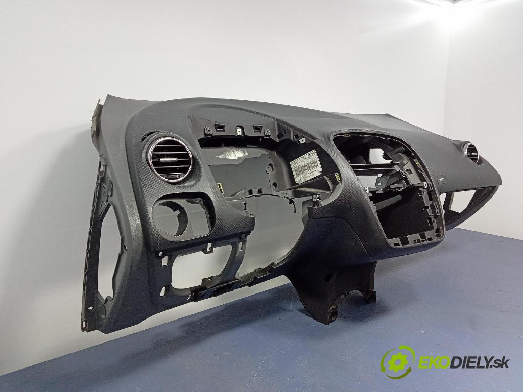 Seat Altea 2005 kokpit,pristrojová doska 5P0880204B