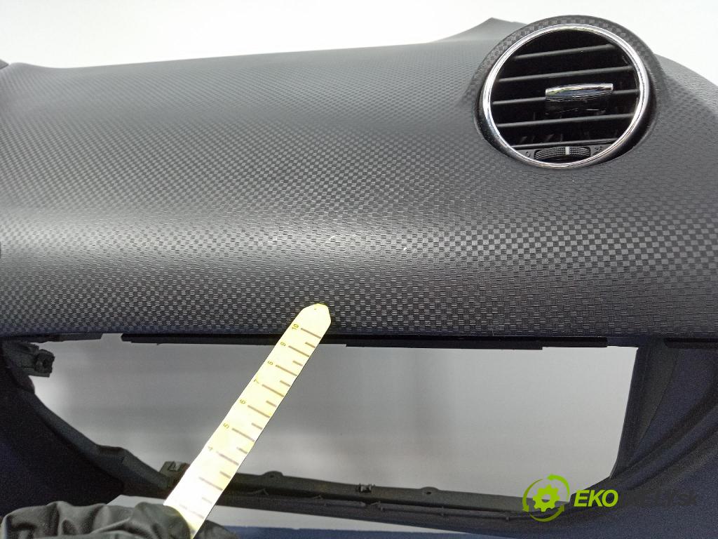 Seat Altea 2005 kokpit,pristrojová doska 5P0880204B