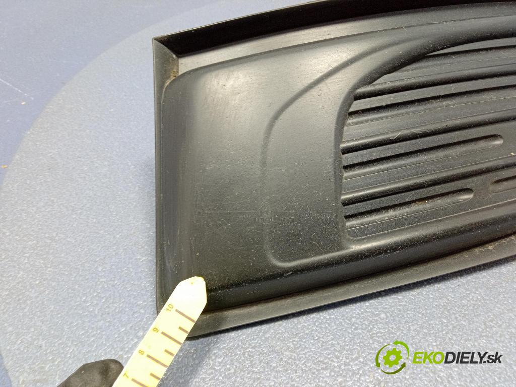 Citroen C4 picasso 2007 lišta narazník 9654196577
