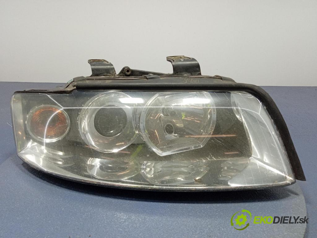 Audi A4 2001 Reflektor: v pravo: 8E0990008F