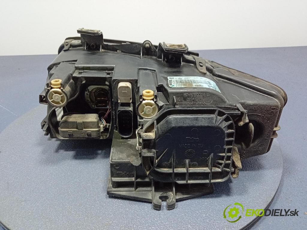 Audi A4 2001 Reflektor: v pravo: 8E0990008F