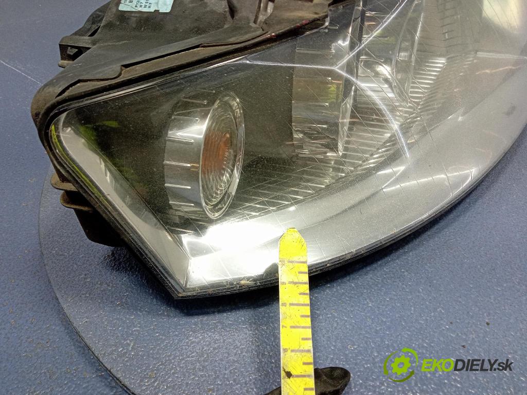 Audi A4 2001 Reflektor: v pravo: 8E0990008F
