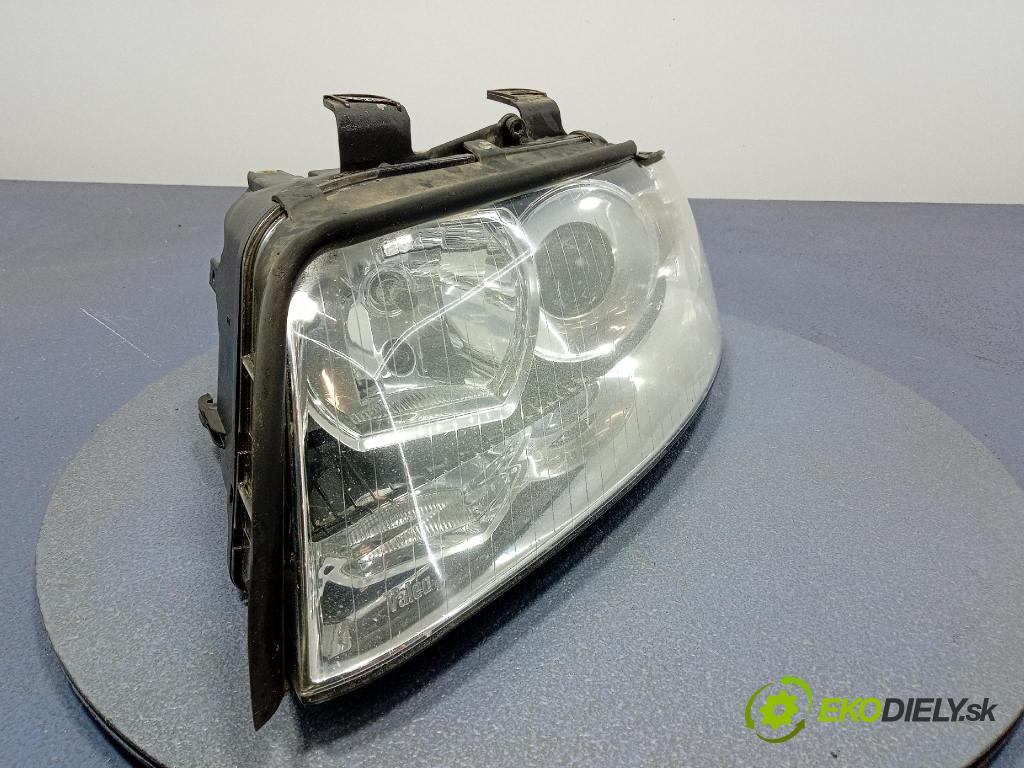 Audi A4 2001 Reflektor: Vľavo: 8E0990007F