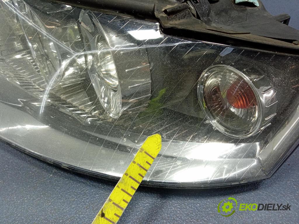 Audi A4 2001 Reflektor: Vľavo: 8E0990007F