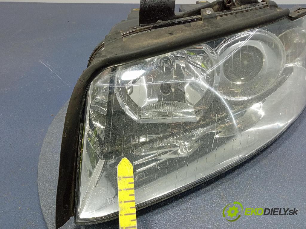 Audi A4 2001 Reflektor: Vľavo: 8E0990007F
