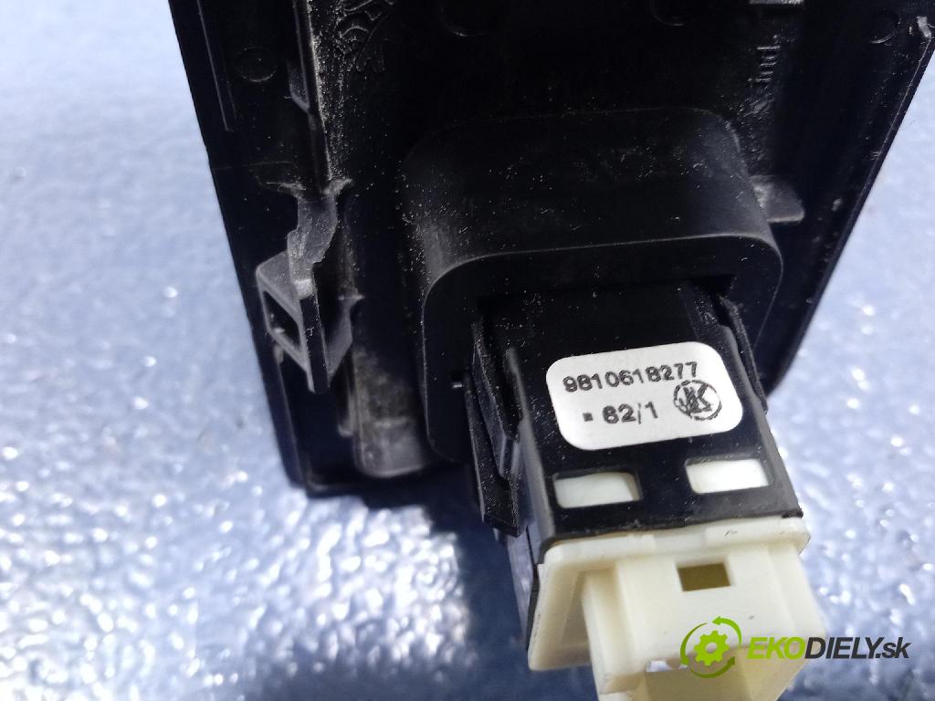 Peugeot 508 2021 Přepínač Klapky: kufr 9821529077