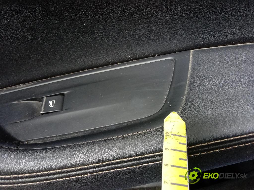 Peugeot 508 2021 Tapacír: dveře před Práva: