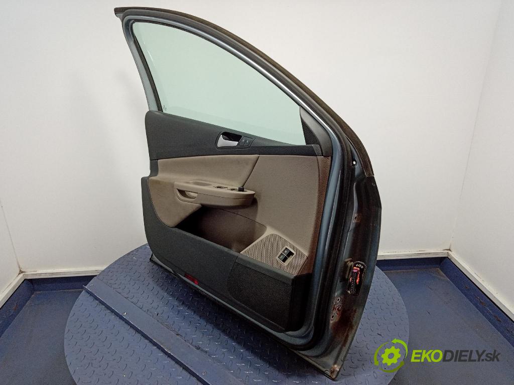 Vw Passat 2010 dveře před Vlevo, odjet: