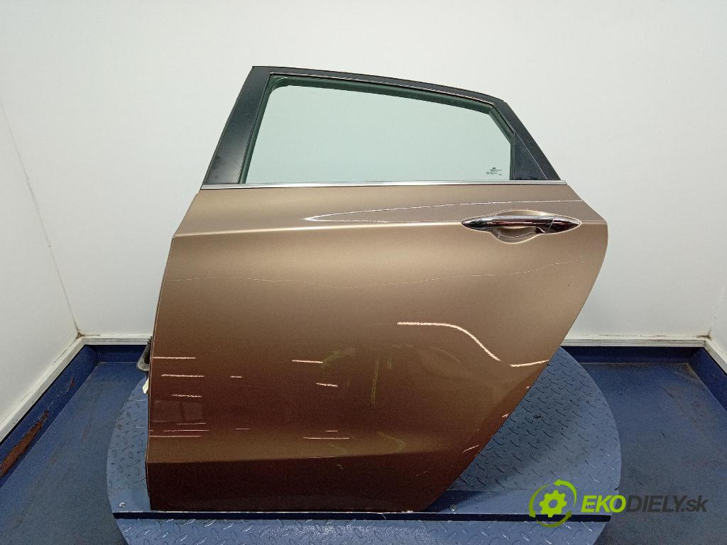 Hyundai I30 2012 dvere zad Vľavo: