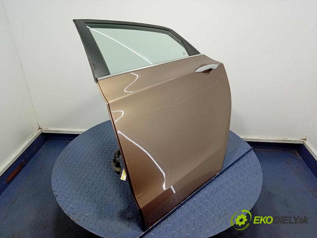 Hyundai I30 2012 dvere zad Vľavo: