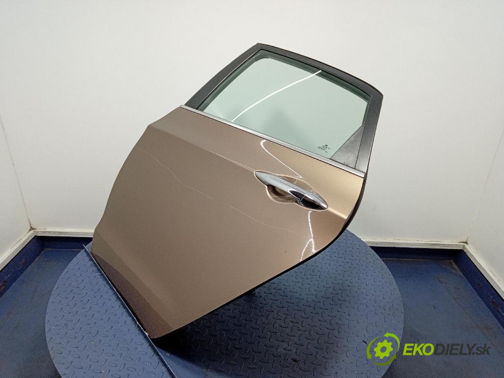 Hyundai I30 2012 dvere zad Vľavo:
