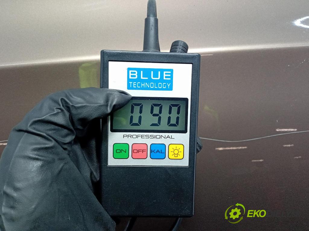 Hyundai I30 2012 dvere zad Vľavo: