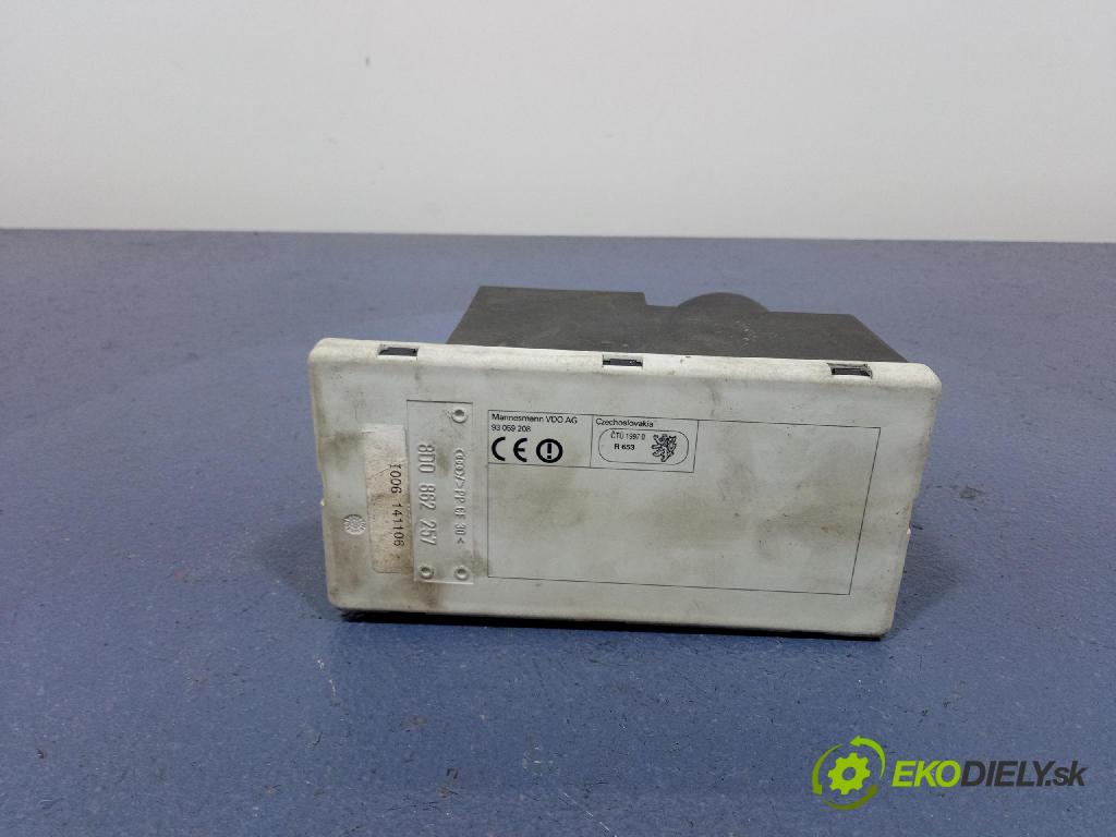 Audi A4 1999 pompa Centrálny: Zámok: 8D0862257