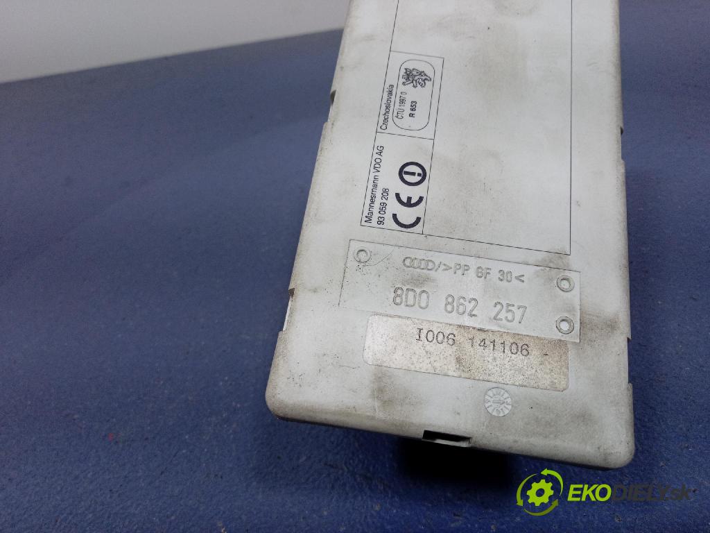 Audi A4 1999 pompa Centrálny: Zámok: 8D0862257