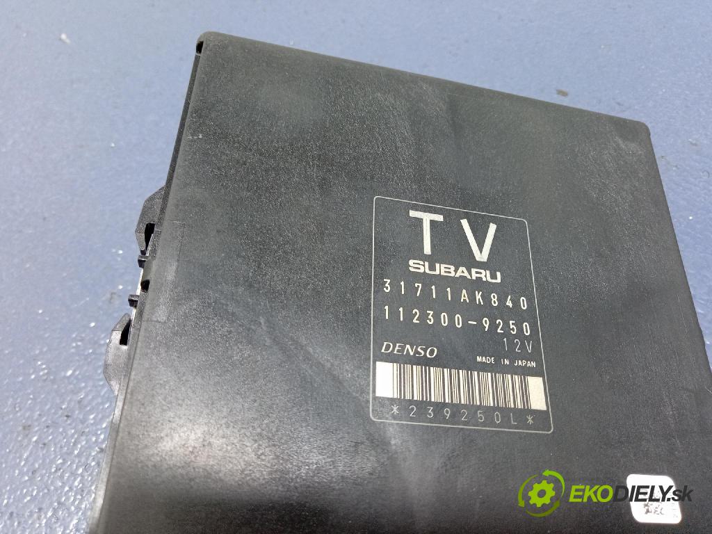 Subaru Legacy 2007 riadiaca jednotka skrine 31711AK840
