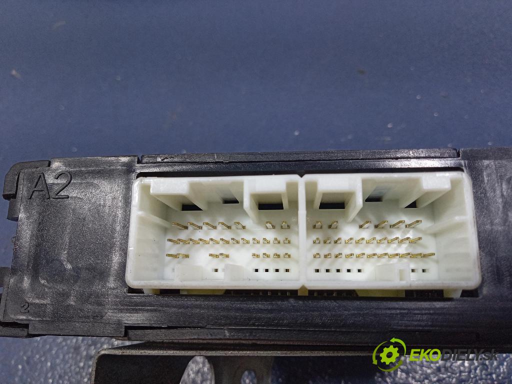 Subaru Legacy 2007 riadiaca jednotka skrine 31711AK840