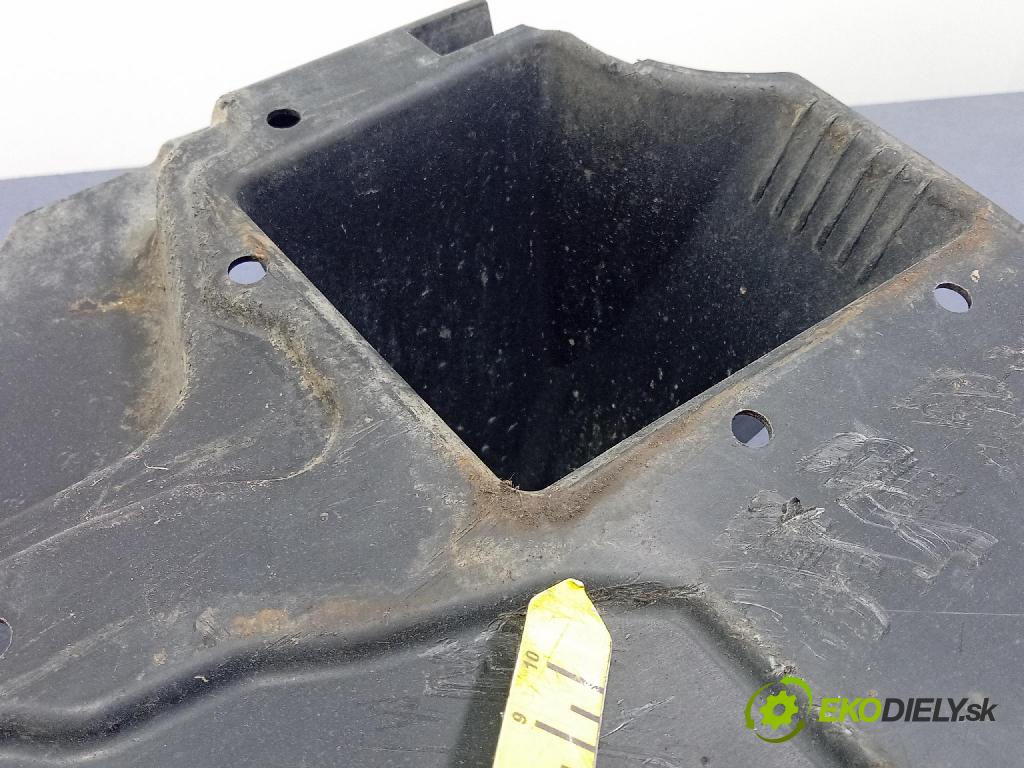 Peugeot 508 2021 kryt Plast: podvozek: 9810609480