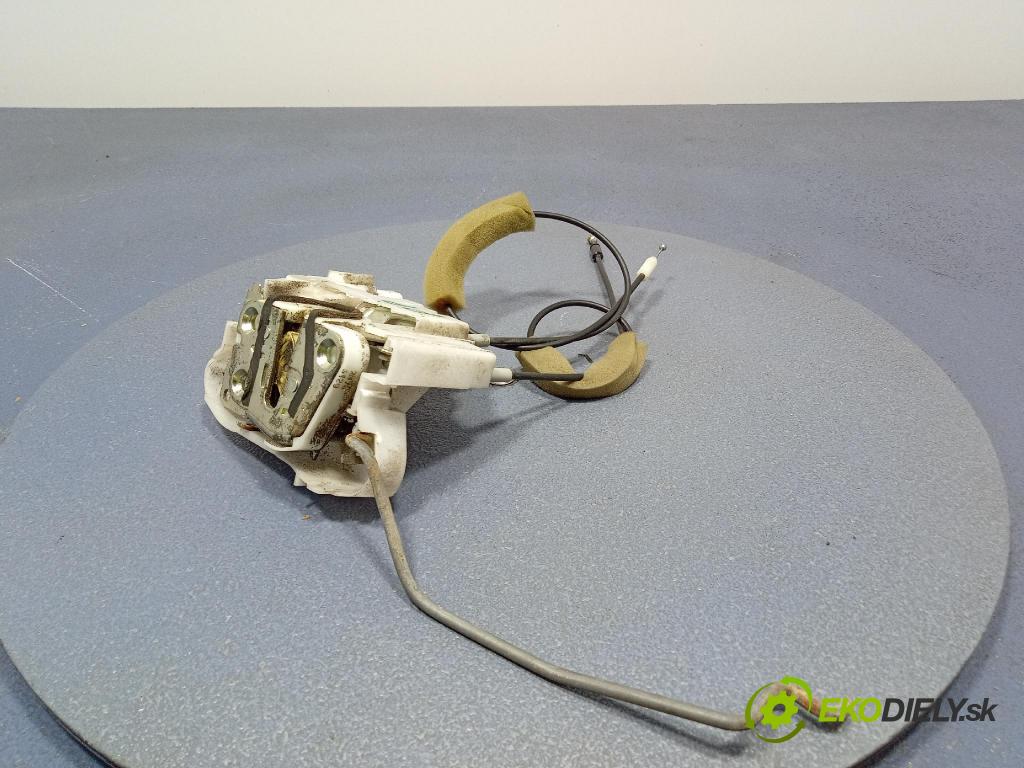 Subaru Legacy 2007 zámok dvere Predné v pravo: