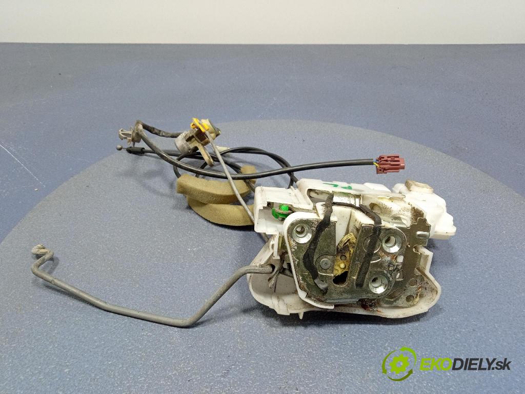 Subaru Legacy 2007 zámok dvere Predné Vľavo: